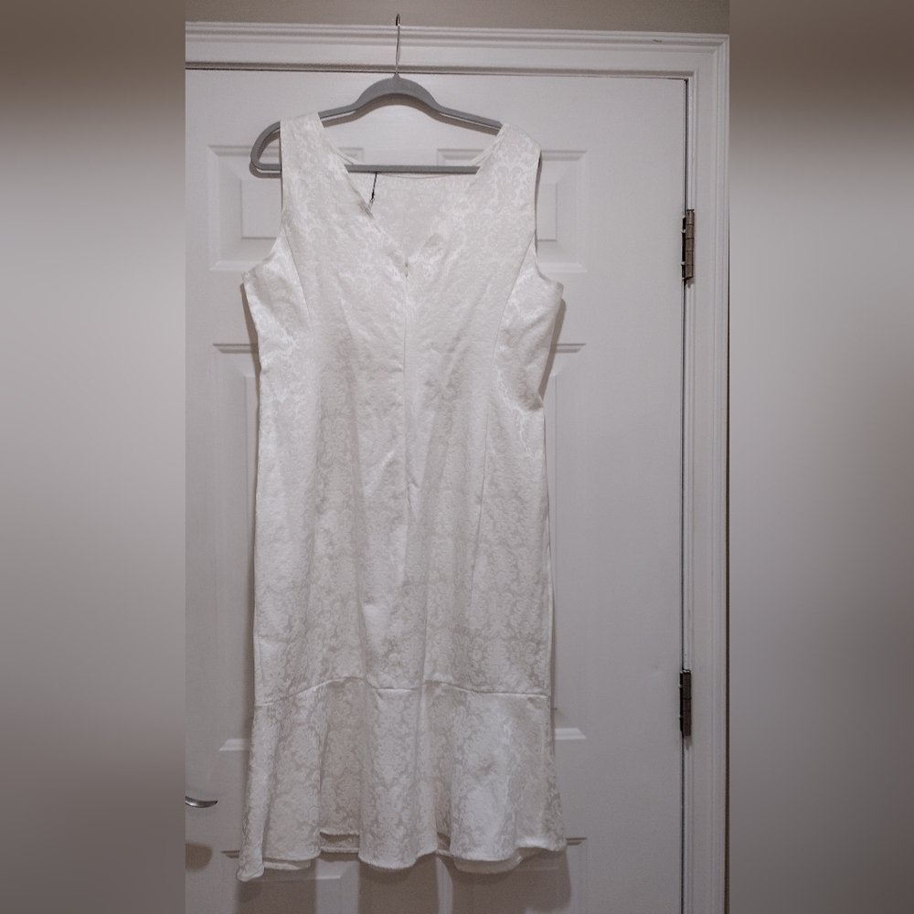 NWT EVA MENDES New York & Company  Sleeveless White Jacquard Dress - Size 16 - Picture 4 of 7